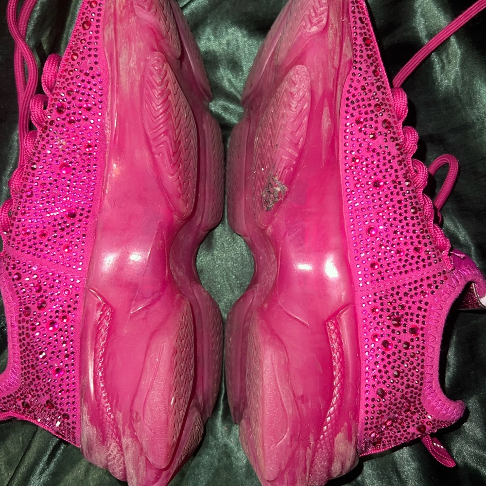 Pink Steve Madden sneakers. Girls size 4.